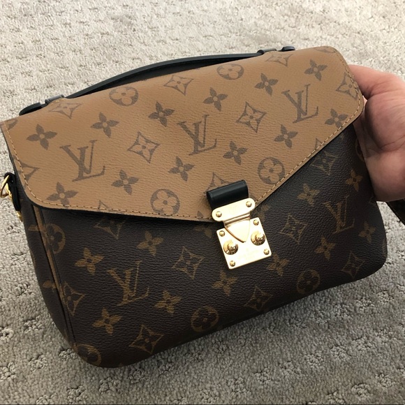 Louis Vuitton Pochette Metis Reverse Monogram - Picture 2 of 5